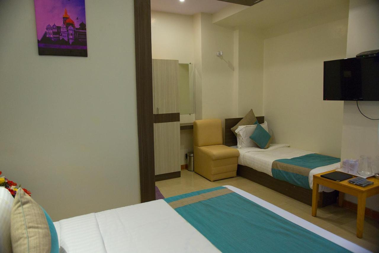 Aishwarya Le Royal Hotel Mysore Exterior foto