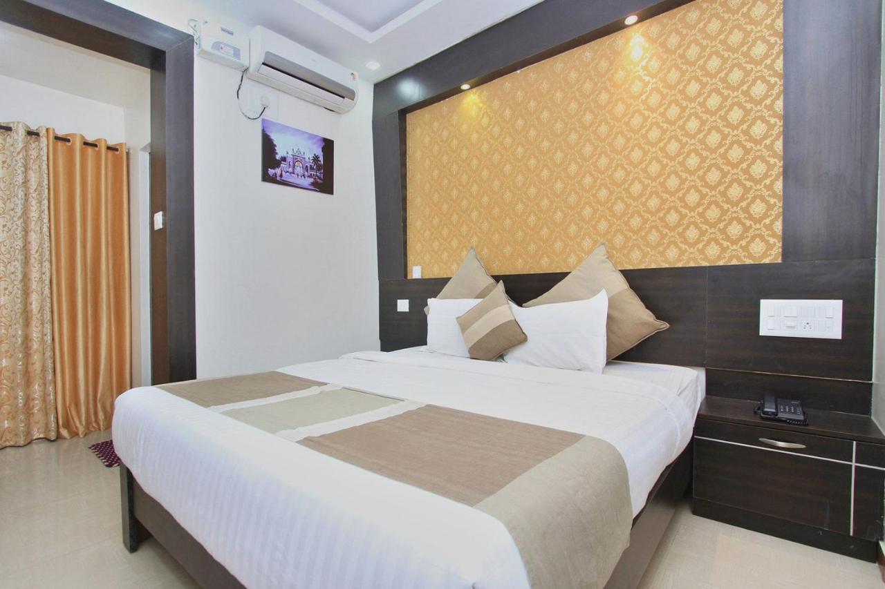 Aishwarya Le Royal Hotel Mysore Exterior foto